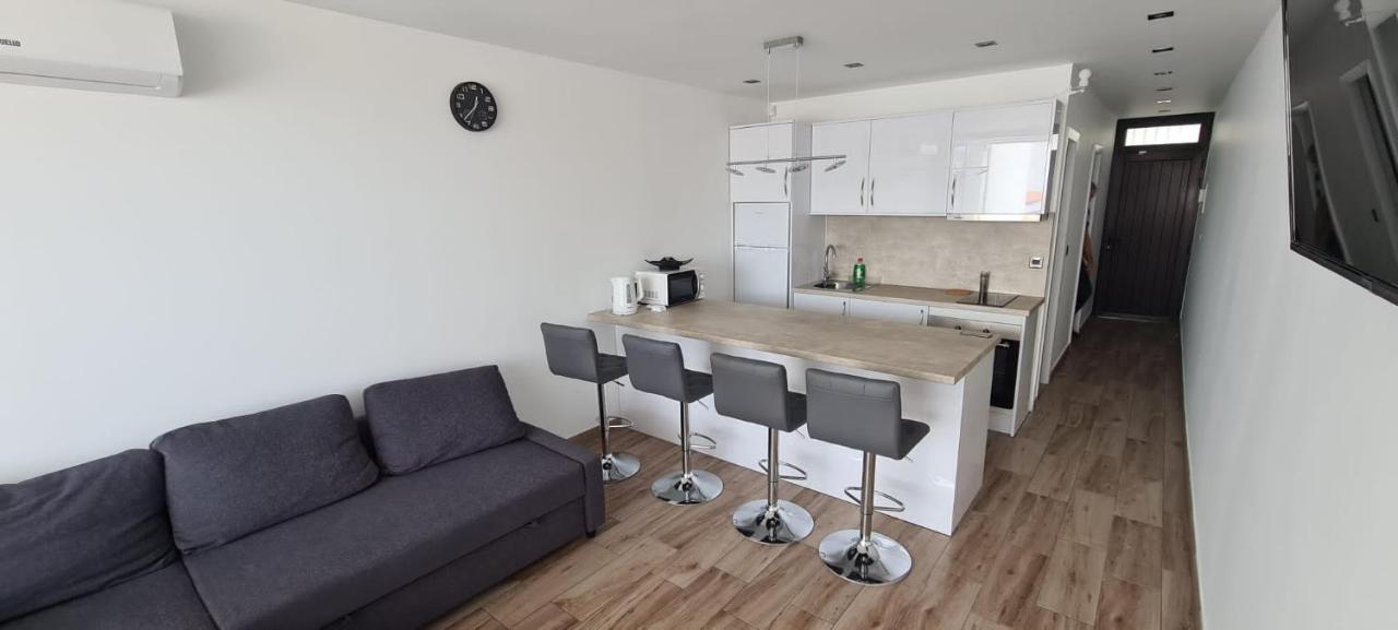Family Comfortable Apartment Arona  Exteriör bild