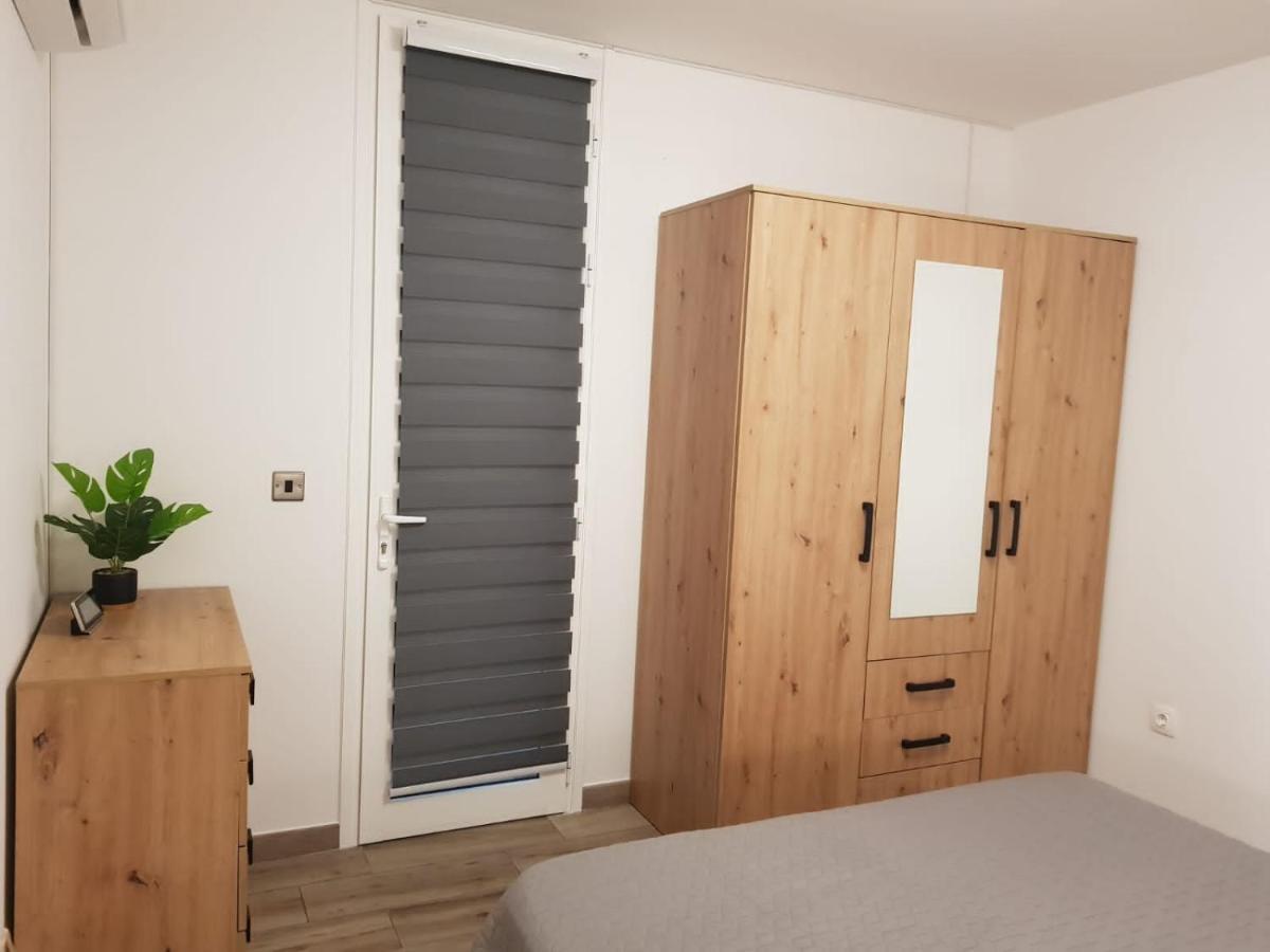 Family Comfortable Apartment Arona  Exteriör bild